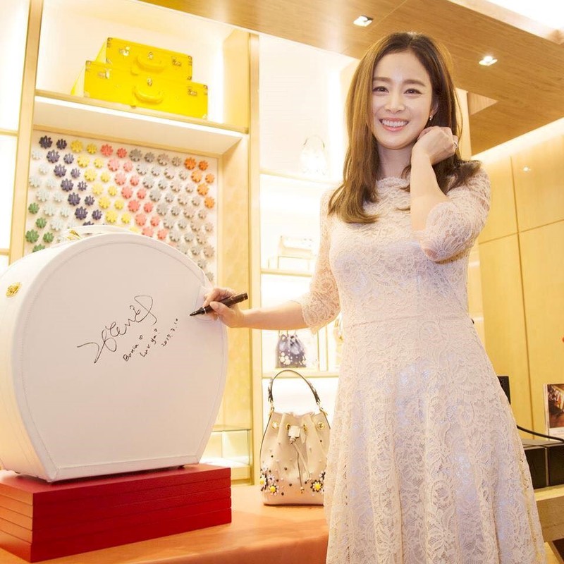 Kim Tae Hee du su kien o Malaysia lan dau sau dam cuoi-Hinh-6